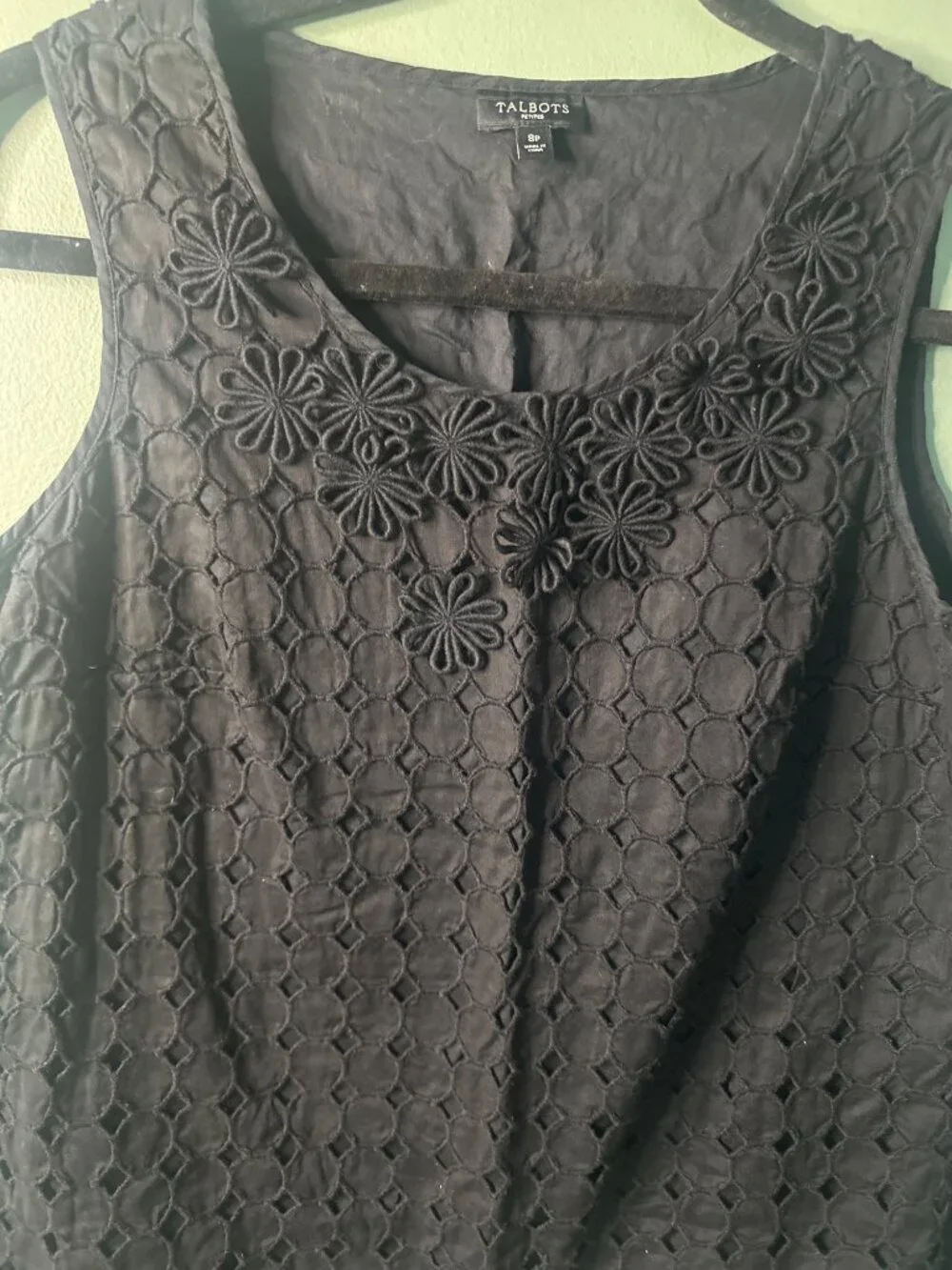 Talbots Size 8P Sleeveless Cotton Blouse Embroidered Collar Zip Back Top - Picture 2 of 6